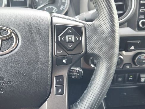 Used 2022 Toyota Tacoma TRD Off-Road w/ Technology Package AWD/4WD image 28