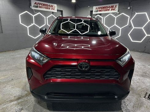 Used 2019 Toyota RAV4 LE FWD image 9