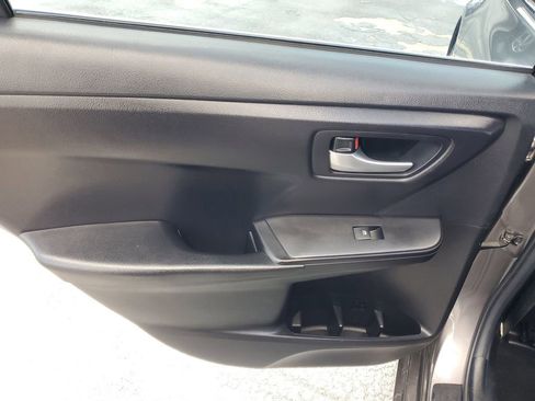 Used 2017 Toyota Camry SE image 13