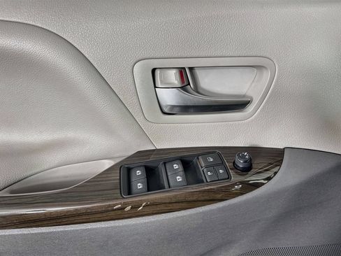 Used 2020 Toyota Sienna XLE FWD image 20