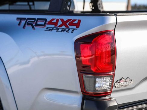 Used 2019 Toyota Tacoma TRD Sport image 9