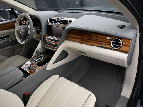 New 2025 Bentley Bentayga image 33