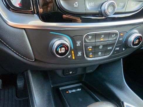 Used 2022 Chevrolet Traverse LT AWD/4WD image 20