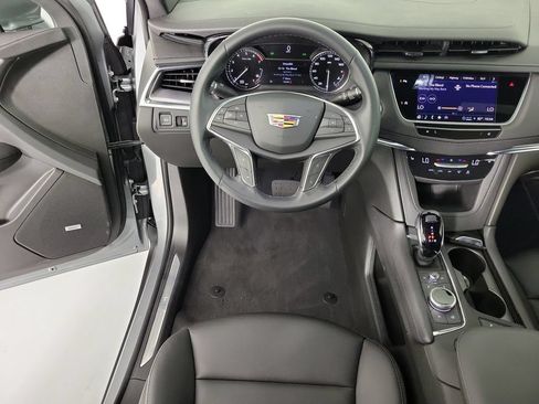 Certified 2025 Cadillac XT5 Luxury FWD image 15