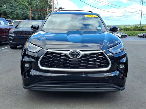 Used 2024 Toyota Highlander LE AWD/4WD image 2