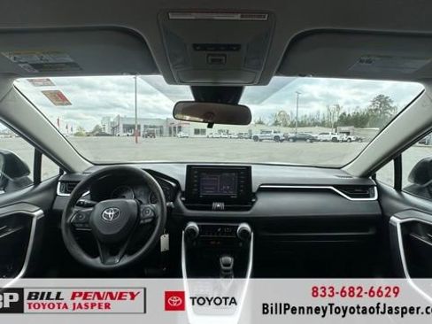 Used 2020 Toyota RAV4 LE image 10