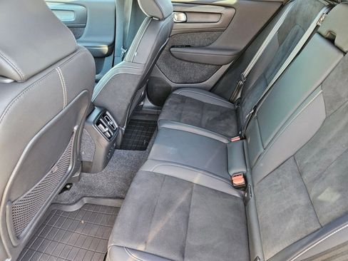 Used 2022 Volvo XC40 P8 Recharge Plus image 22