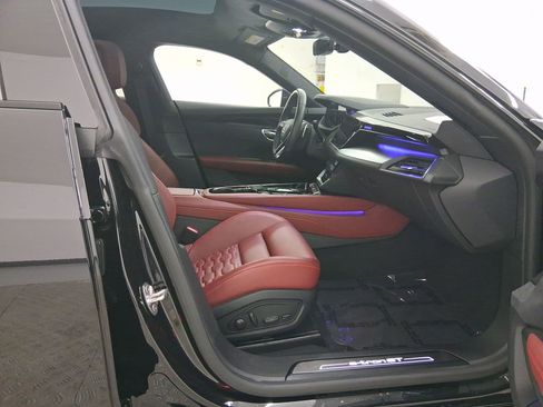 Used 2023 Audi e-tron GT Prestige w/ Prestige Package image 34