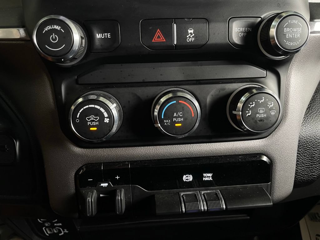 Used 2024 RAM 3500 Big Horn AWD/4WD image 36