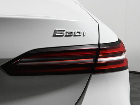 Used 2026 BMW 530i xDrive w/ Premium Package image 13