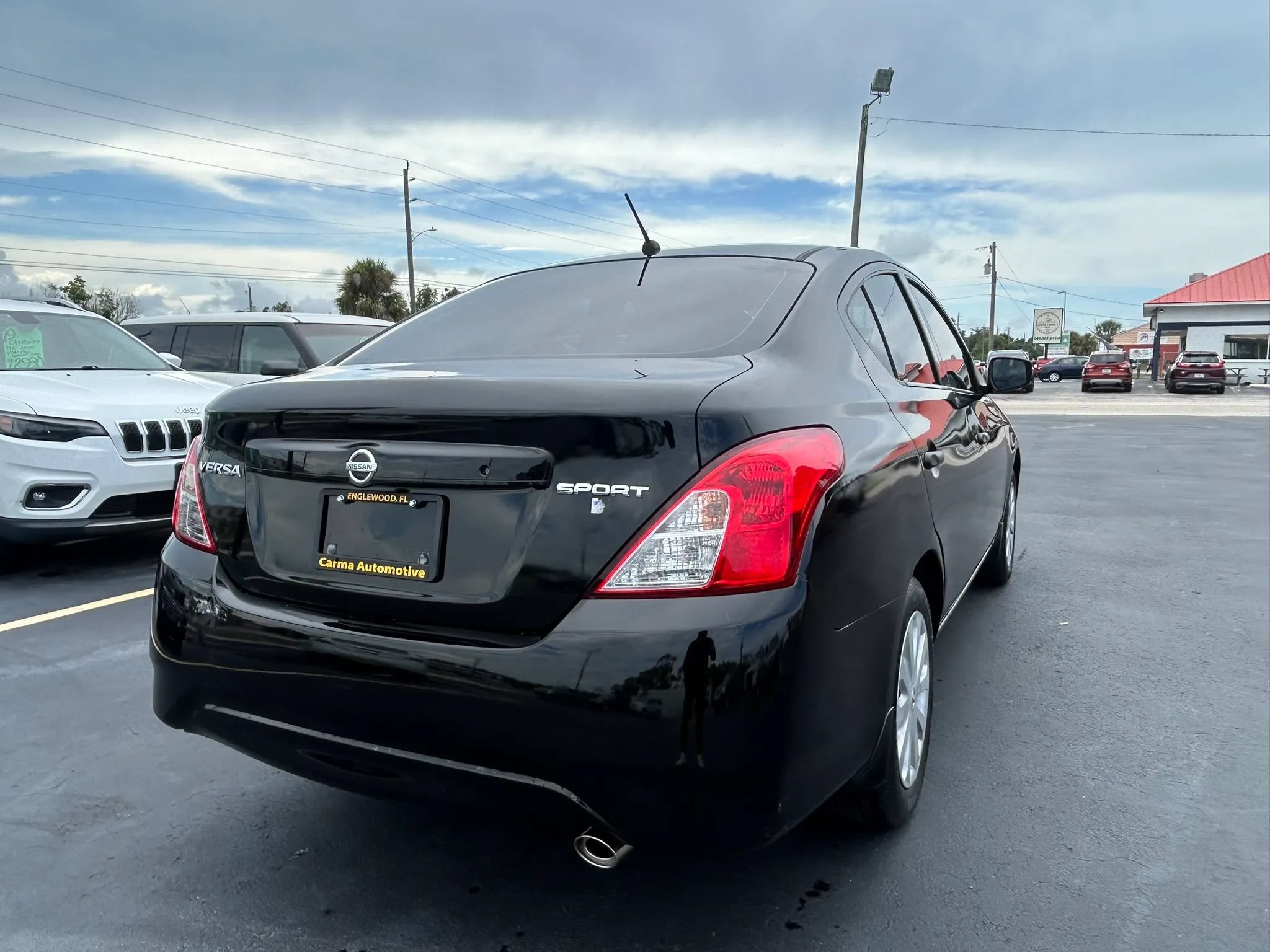 Used 2018 Nissan Versa S FWD image 5