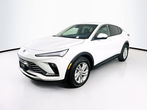 Used 2025 Buick Envista Preferred image 3