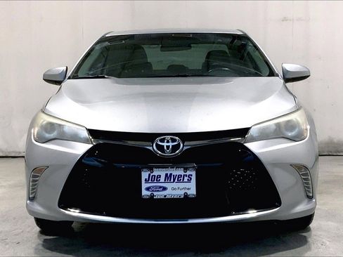 Used 2016 Toyota Camry LE image 2