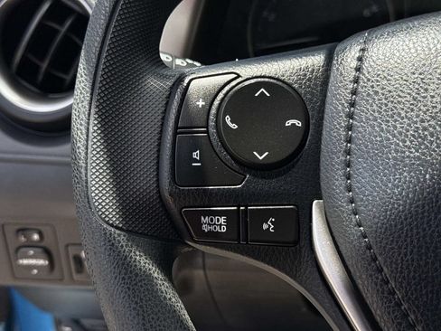 Used 2018 Toyota RAV4 LE FWD image 38