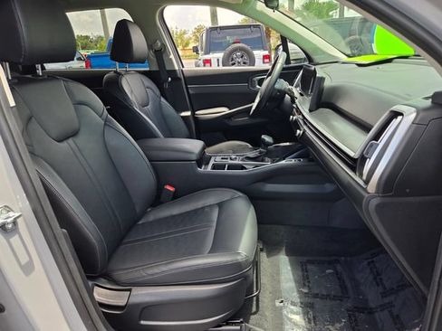 Used 2024 Kia Sorento S FWD image 17