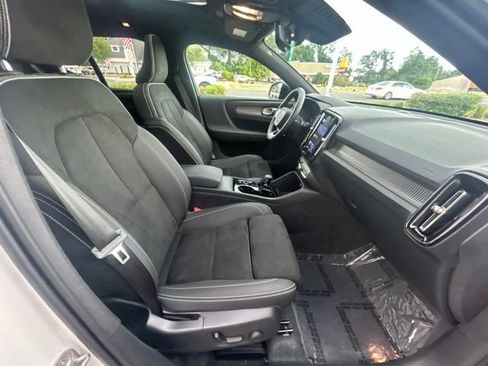 Used 2025 Volvo XC40 B5 Plus AWD/4WD image 15