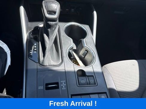 Used 2021 Toyota Highlander LE FWD image 9