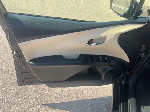 Used 2021 Toyota Prius LE FWD image 16