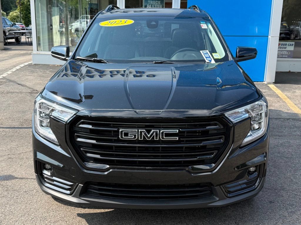 Used 2023 GMC Terrain SLT w/ Elevation Edition AWD/4WD image 2