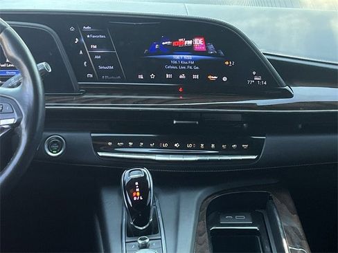 Used 2022 Cadillac Escalade Premium Luxury Platinum image 17