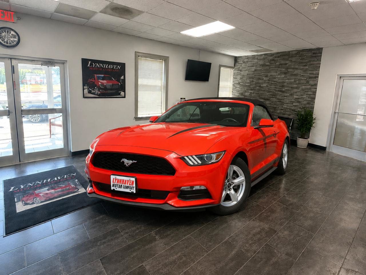 Used 2015 Ford Mustang Convertible RWD image 3