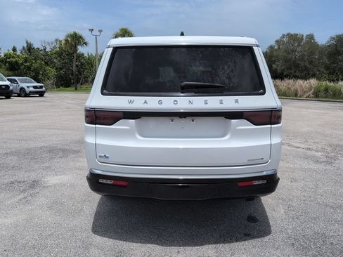 Used 2024 Jeep Wagoneer L Series II RWD image 4