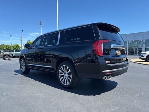Used 2022 GMC Yukon XL Denali w/ Denali Premium Package AWD/4WD image 5