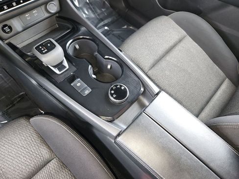 Used 2025 Nissan Rogue SV AWD/4WD image 21