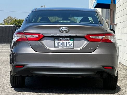 Used 2018 Toyota Camry LE FWD image 5