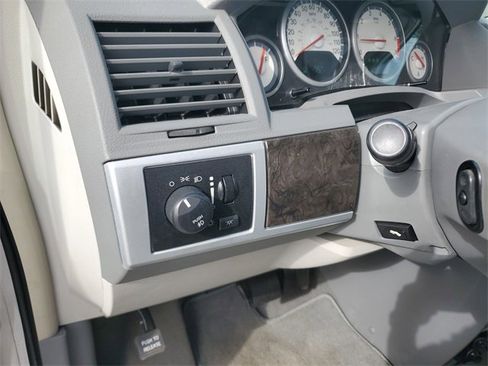 Used 2009 Dodge Grand Caravan SXT w/ Entertainment Group 2 image 21