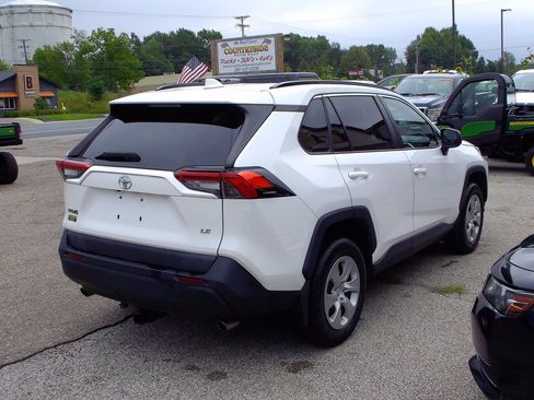 Used 2019 Toyota RAV4 LE w/ Carpet Mat Package FWD image 4