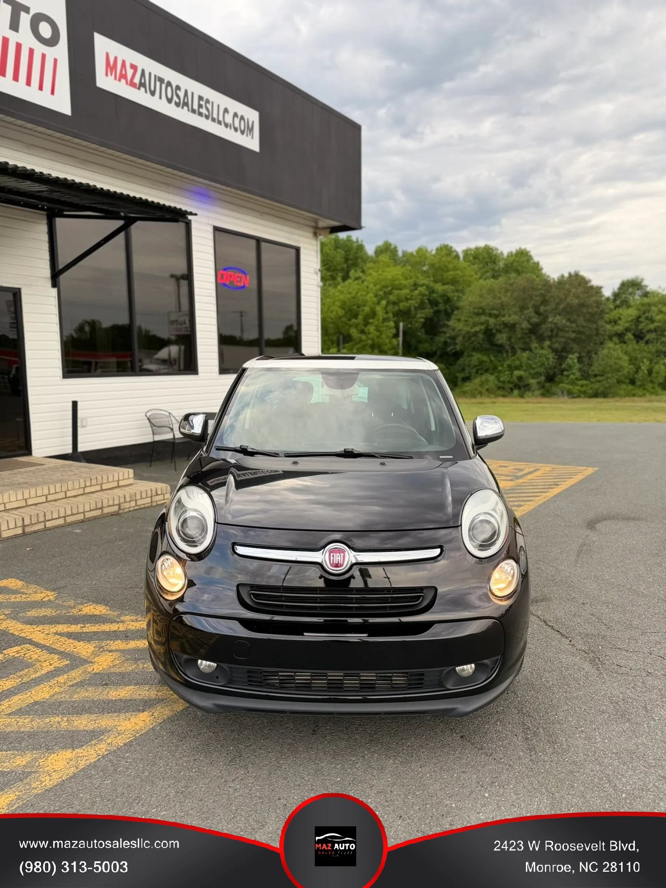 Used 2014 FIAT 500L Lounge FWD image 2