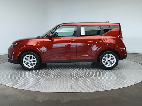 Used 2025 Kia Soul LX w/ LX Technology Package FWD image 5