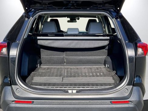 Used 2022 Toyota RAV4 XLE Premium image 25