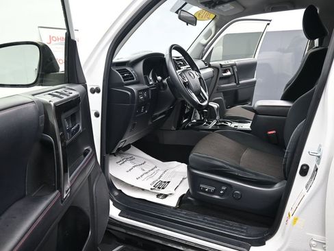 Used 2019 Toyota 4Runner TRD Off-Road image 17