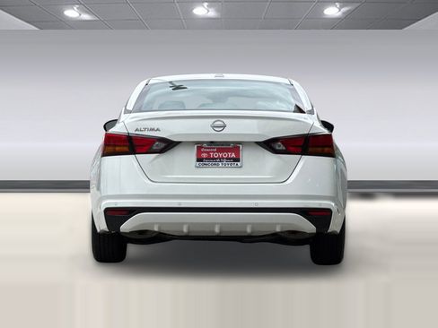 Used 2025 Nissan Altima 2.5 SV FWD image 10