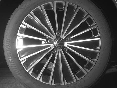 Used 2025 Volkswagen Taos SE image 15