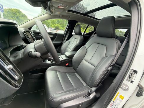 Used 2025 Volvo XC40 B5 Core AWD/4WD image 25