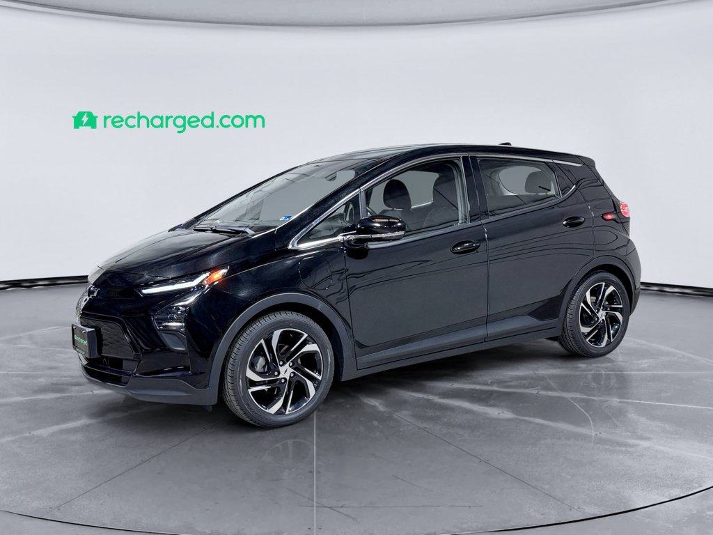 Used 2023 Chevrolet Bolt LT w/ Infotainment Package FWD image 1