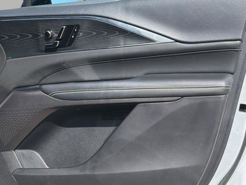 Used 2024 Cadillac Lyriq Luxury image 37