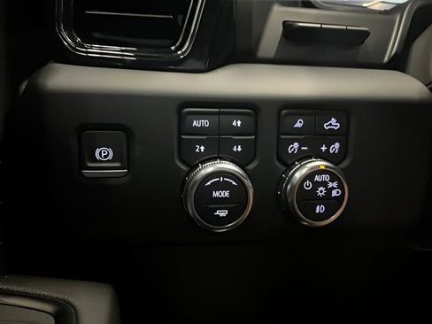 Certified 2024 GMC Sierra 1500 AT4 w/ Technology Package AWD/4WD image 19