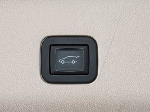 Used 2025 Cadillac Escalade ESV Sport Platinum w/ LPO, Floor Liner Package AWD/4WD image 17