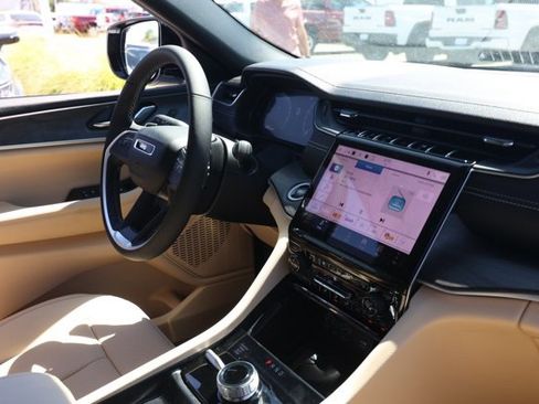 New 2025 Jeep Grand Cherokee Limited w/ Luxury Tech Group II image 20