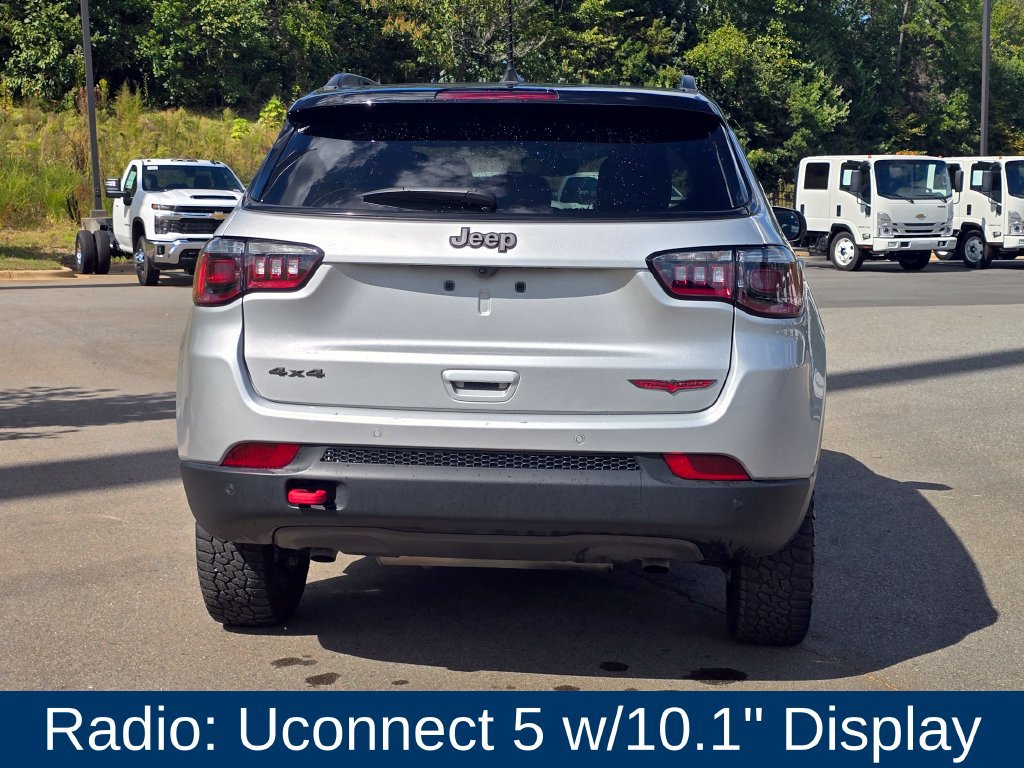 Used 2025 Jeep Compass Trailhawk AWD/4WD image 3