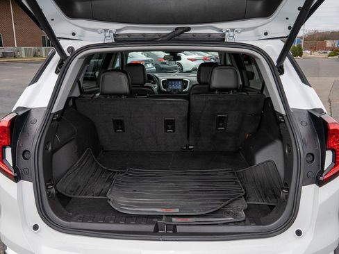 Used 2023 GMC Terrain SLT image 5