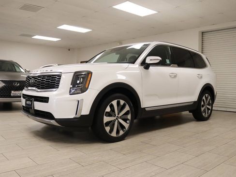 Used 2020 Kia Telluride S FWD image 3