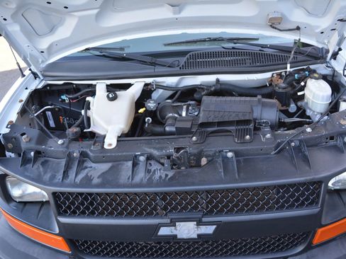 Used 2017 Chevrolet Express 3500 LS image 31