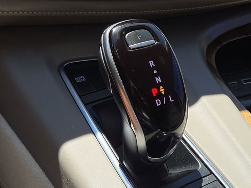 Used 2022 Cadillac Escalade Premium Luxury Platinum image 18