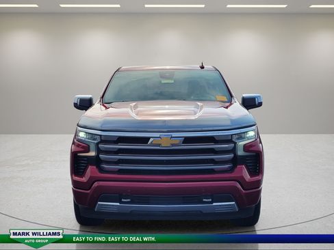 Used 2022 Chevrolet Silverado 1500 High Country w/ High Country Premium Package AWD/4WD image 9