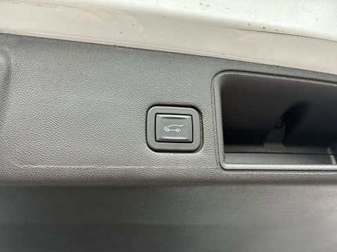 Used 2024 GMC Terrain SLT AWD/4WD image 24